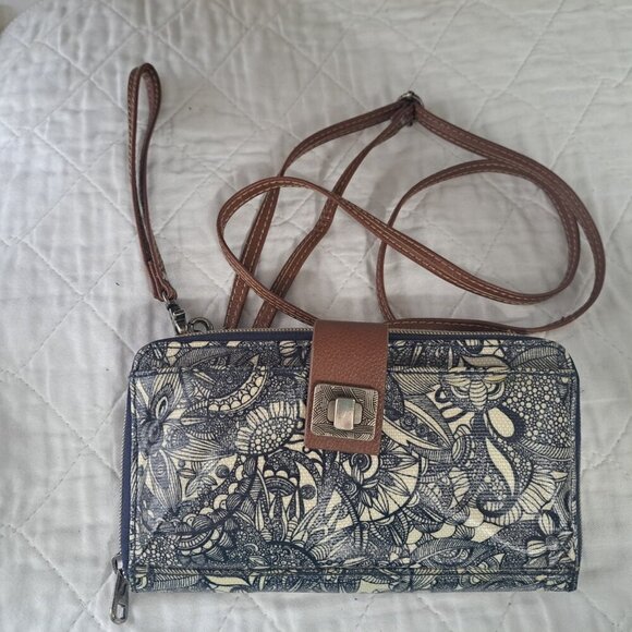 The SAK Sakroots Large Smartphone Crossbody Wallet Navy Spirit Desert Blue Cream - Picture 1 of 9